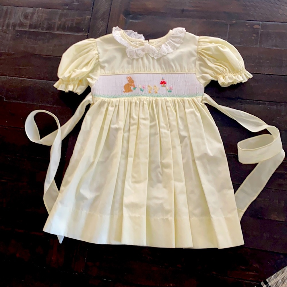 🌸9-12mos Girls Smocked Easter Dress🌸